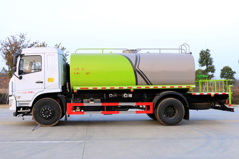 隨州專用車奔赴災(zāi)區(qū)現(xiàn)場